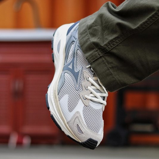 Mizuno ボクシングシューズ グレー/ベージュ Купити Mizuno Racer S Beige/Grey/Black в MONOAD