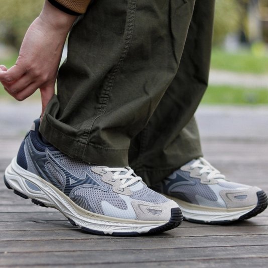 Купити Mizuno Racer S Beige/Grey/Black в MONOAD